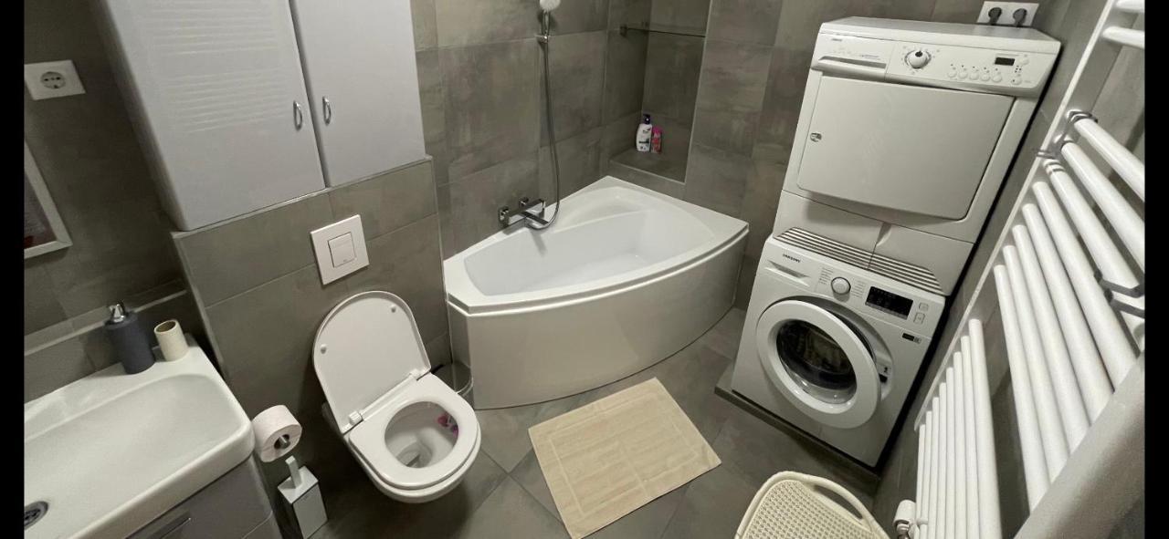 N.Cristian Apartment Будапеща Екстериор снимка